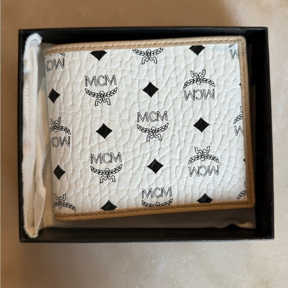 New MCM men’s white Bifold Wallet In Visetos Original monogram - Picture 2 of 11